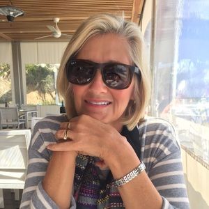 Meet your Posher, Debbie